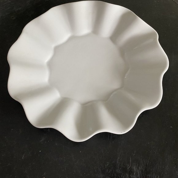 Vintage Ruffled Plate made in Portugal White heavy mark on bottom - Picture 1 of 6